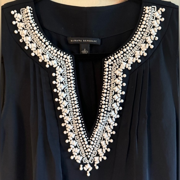BANANA REPUBLIC Black & White Beaded Neckline V-Neck Sleeveless Blouse Size 2 - Picture 3 of 6